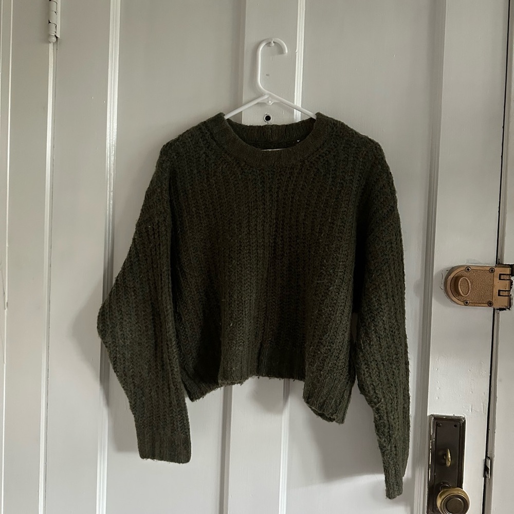 Super cute Dark Forest Green Knit sweater from American Eagle size small